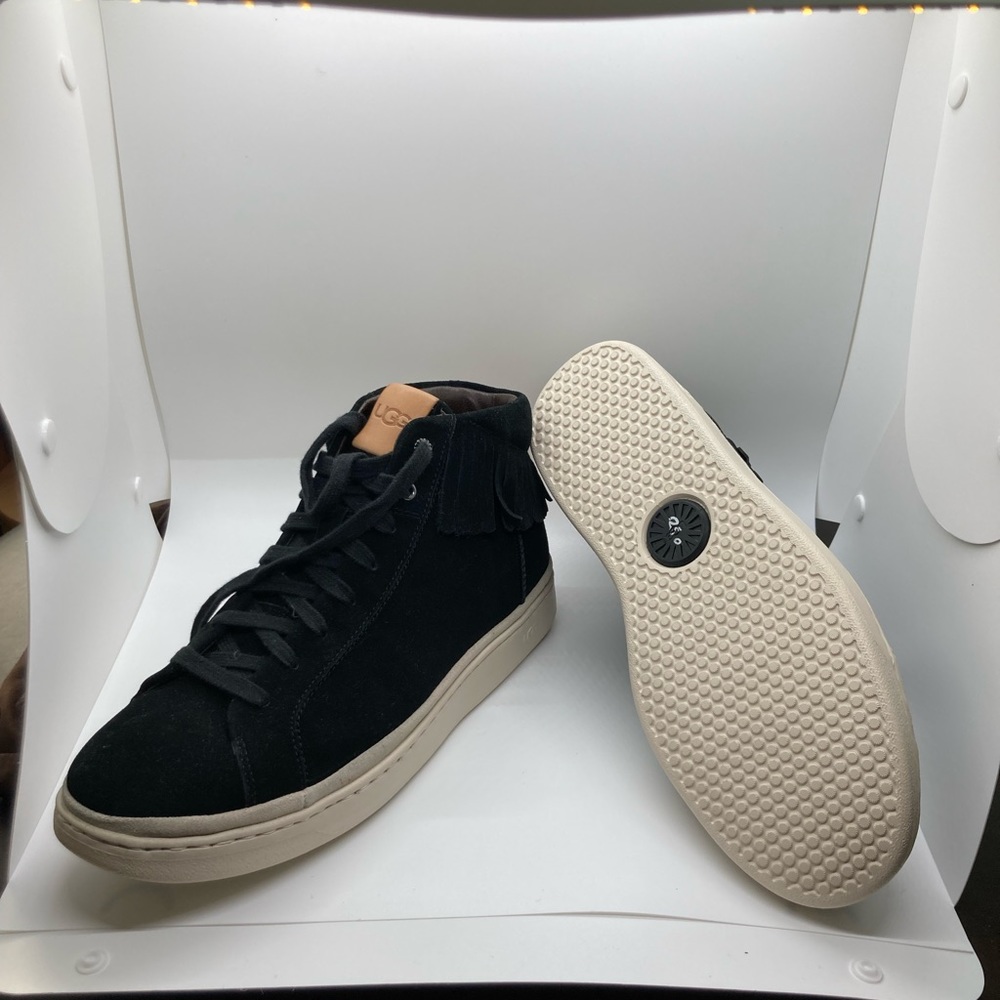 New men Ugg 8.5